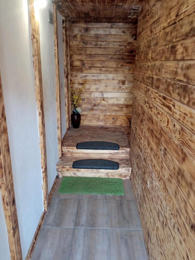 Отель Casa Iuliana Subcetate  Экстерьер фото