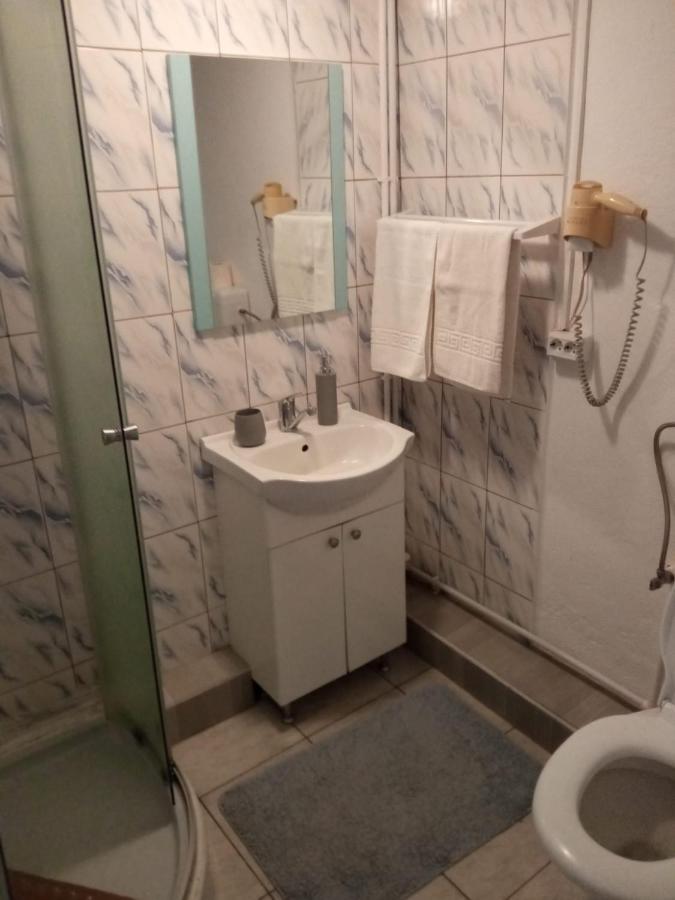 Отель Casa Iuliana Subcetate  Экстерьер фото